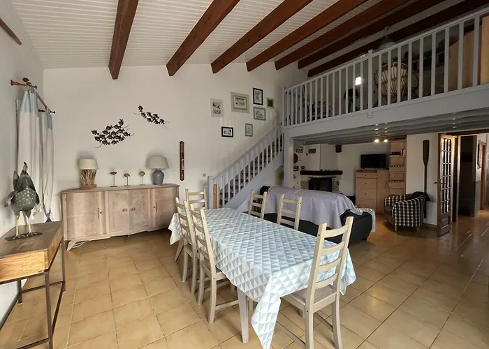 Сasa de vacaciones Maison La Rabouillère Avec Jardin Arboré