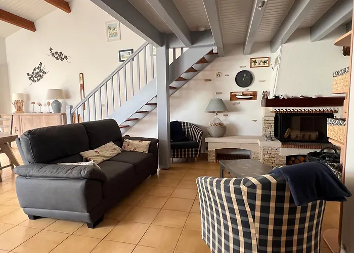 Сasa de vacaciones Maison La Rabouillère Avec Jardin Arboré